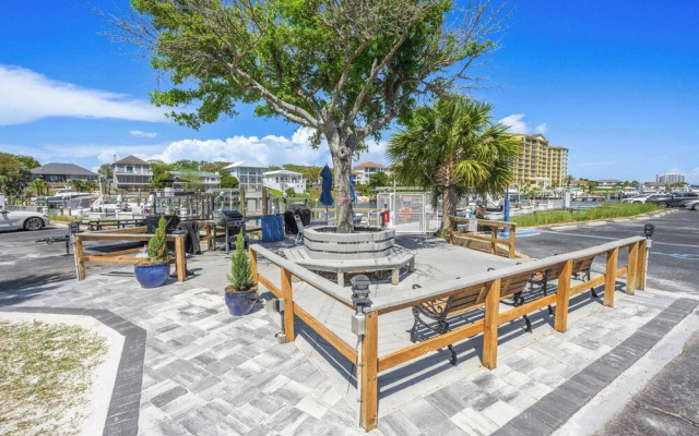 The Condor - Stay for 6