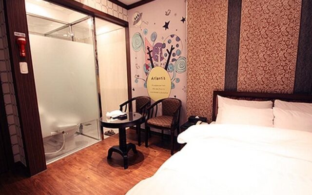 The Holic Hotel