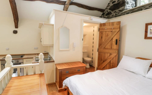 Ty Gwennol at Gilfach Goch