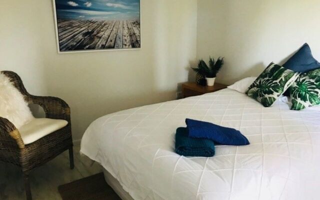 Yeppoon Beachhouse - Hostel