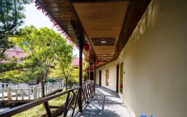 Liantai Xiaozhu Homestay (Lushan Scenic Area Donglin Buddha)
