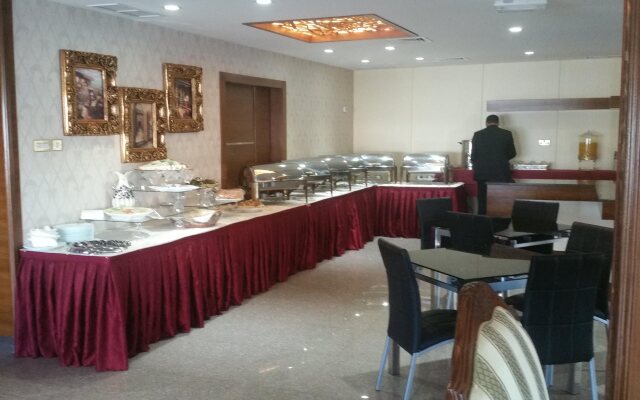 Dream Inn Hotel & Suites