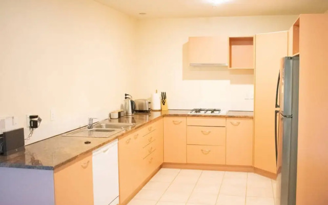 Stunning 2 Bed CBD Apartment 110m2 Two Carparks!
