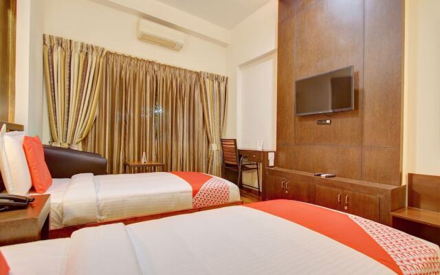 OYO 13090 Astor Hotel