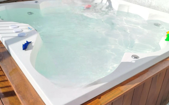 Apartamento novo e completo, próximo à praias e comércio