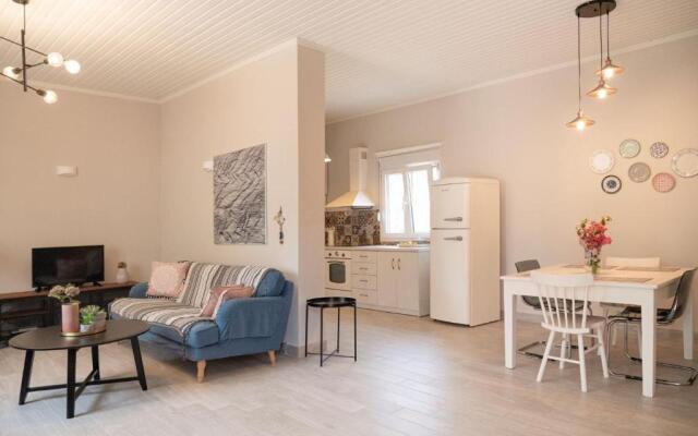 Lefko’s house- Contemporary, fully renovated house