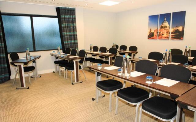 Holiday Inn Express London Heathrow T5 by IHG