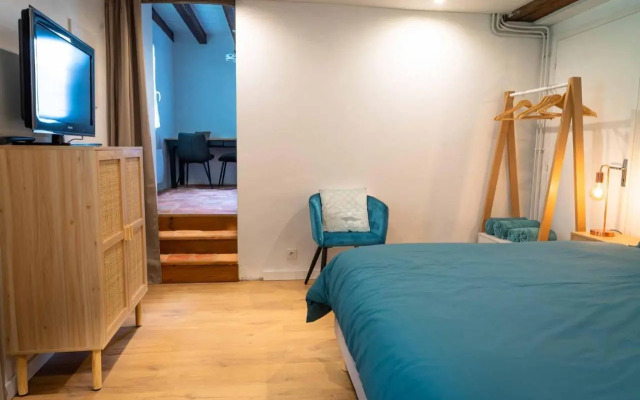 Le Petit Berdis (Adults Only)