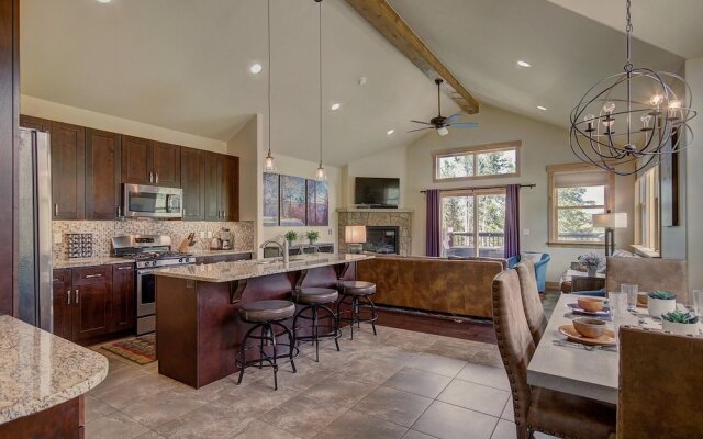 Maggie Point 3 Bedroom Townhouse by RedAwning