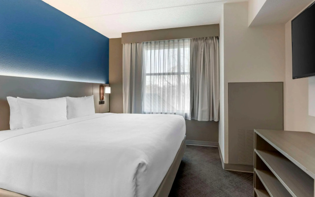 Comfort Inn & Suites Cuyahoga Falls - Akron
