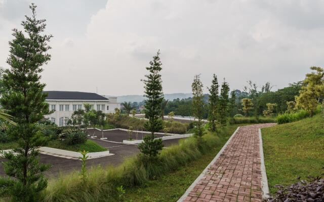 RedDoorz Plus near Exit Toll Puncak 2