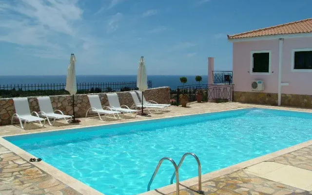 Sarantos Pool Suites