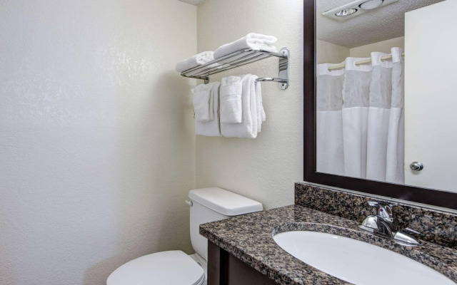 Quality Inn Creekside - Downtown Gatlinburg