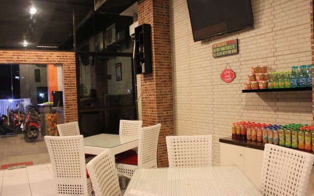 OYO 1251 Residence 8