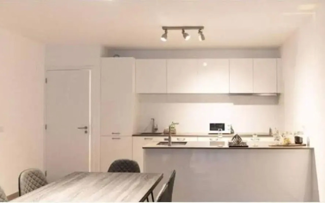 Spacious 3BR 2/5 BA Near Diamond District by Oneluxstay