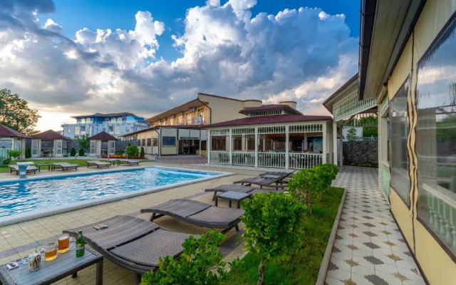 Grand Paradise Hotel