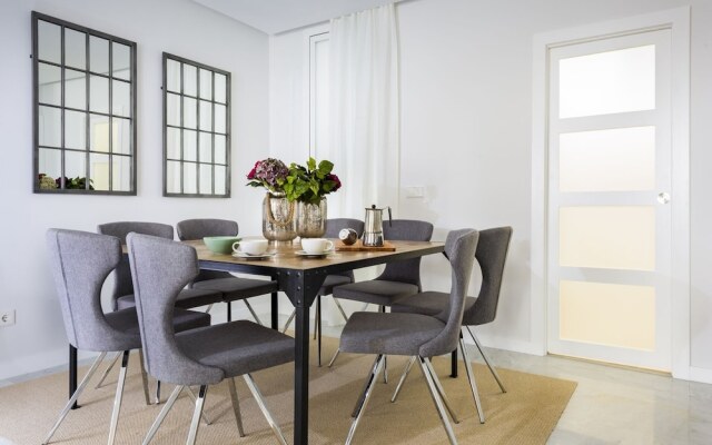 Spacious 3 Bd Apartment With Views to the Metropol. Encarnacion