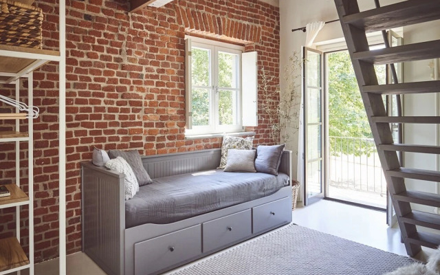 AQVAE Unconventional Country House