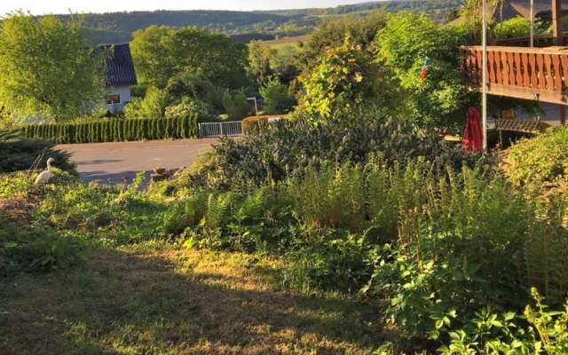 Apartment in Ellar With Garden