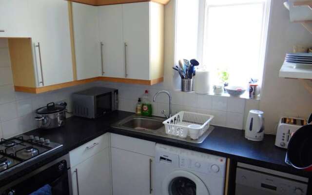 2 Bedroom Apartment in Edinburgh Sleeps 4
