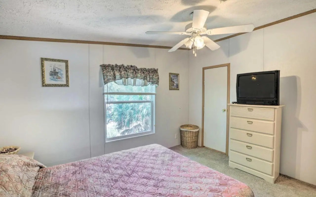 Bright Steinhatchee Home: Proximity to Ocean!