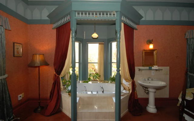 Humboldt House Bed & Breakfast