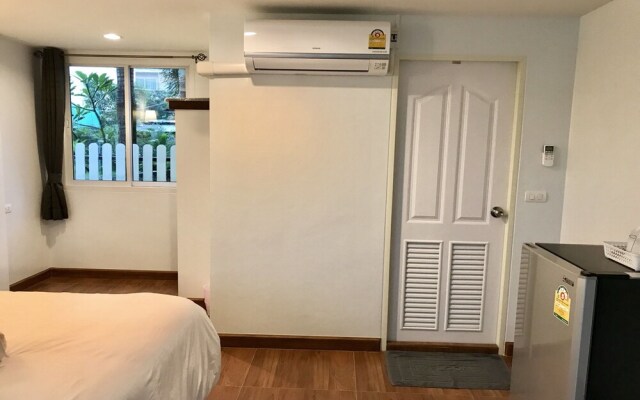Baan Chang Residence