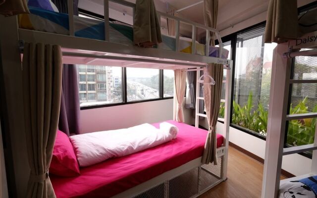 Seatz station Hostel Female only