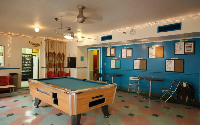 Banana Bungalow West Hollywood Hotel & Hostel