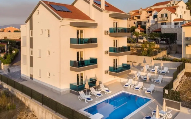 Jakov - Modern and Cosy With Pool - B3
