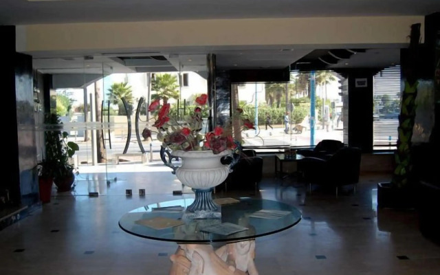 Hotel De La Corniche