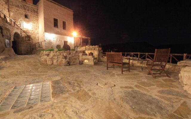 AkCave Suites and Resort