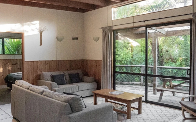 Te Nikau Retreat - Hostel