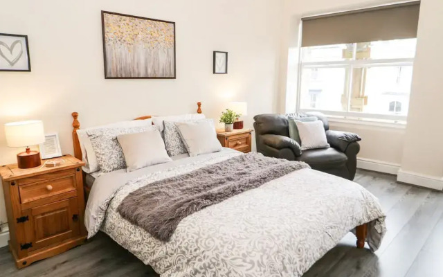 Gerrard House Apartment