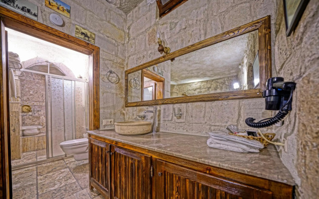 Maccan Cave Hotel