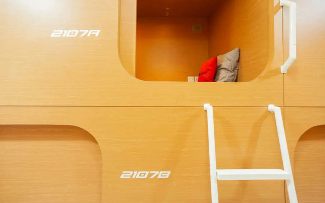 RedDoorz Hostel near Taman Puring