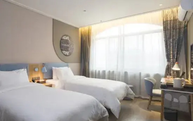 Homeinn Hotel (Xuchang Bayi Road Fat Donglai Angel City)