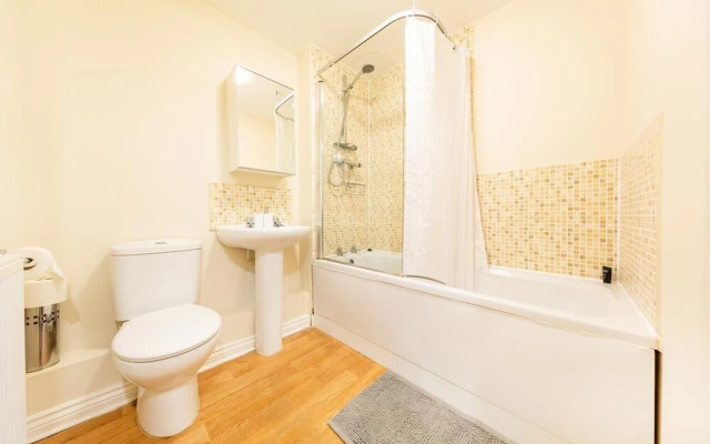 Bristol Luxury Apartment with Parking