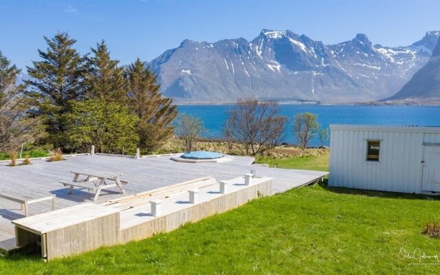 Private Cozy House by the Fjord