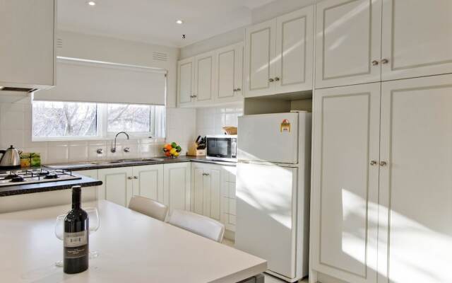 Elwood Seaside 2 Bed Retreat