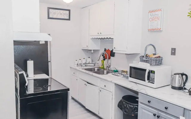 New-20p off-Uptown Love MPLS next to Fun