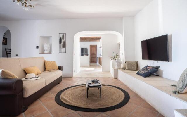 Villa a 300 Mt. dal Mare (Magaggiari) con campo da tennis