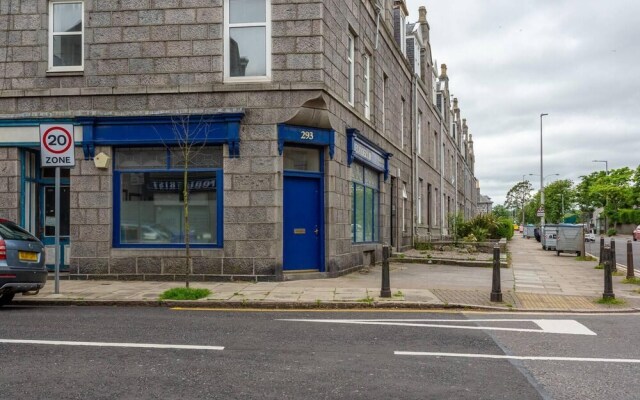 The Summit West End - 1BR Cosy Flat, Central, Wifi