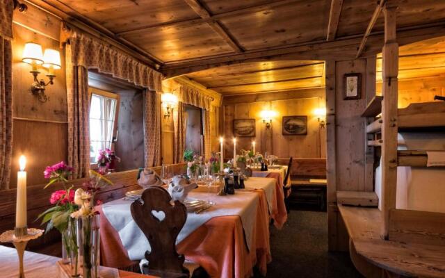 La Ücia by Fana Ladina