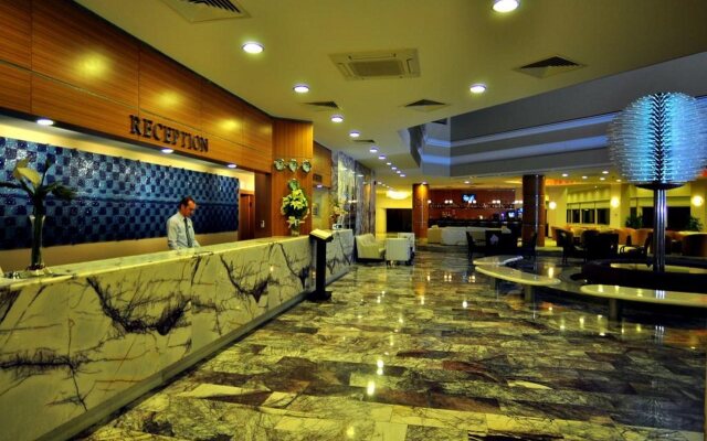 Maritim Hotel Saray Regency