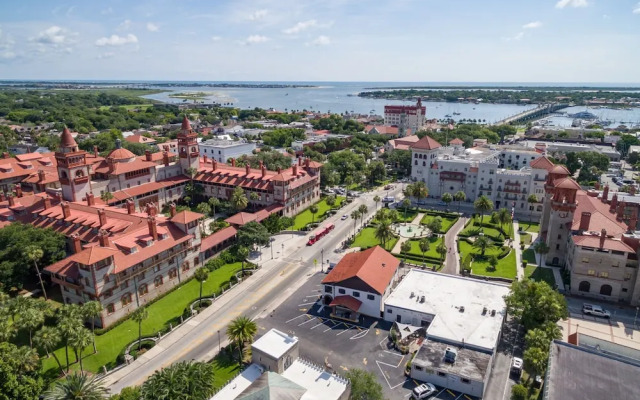 Seaside Villas 18 by Vtrips