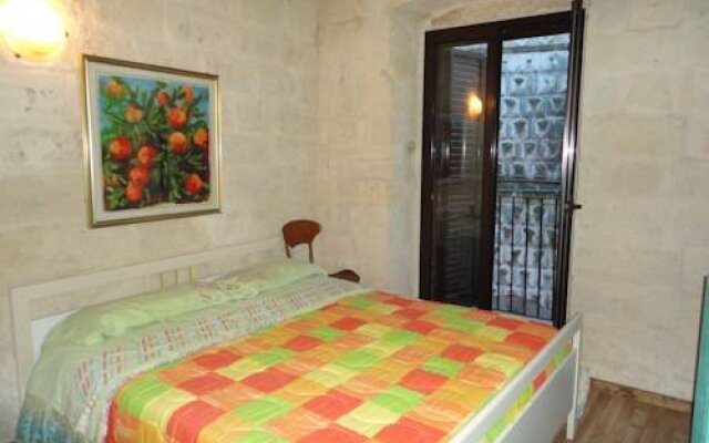 Apulia Hotels Castel del Monte
