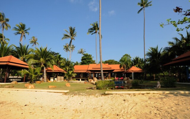 All Inclusive 4 Bedroom Beach Front