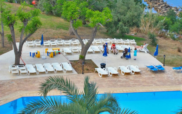 Myroandrou Beach Apartments