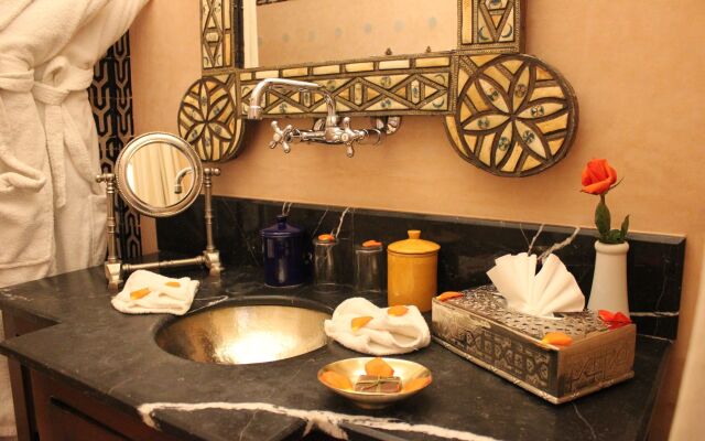 Riad Kaiss by Anika